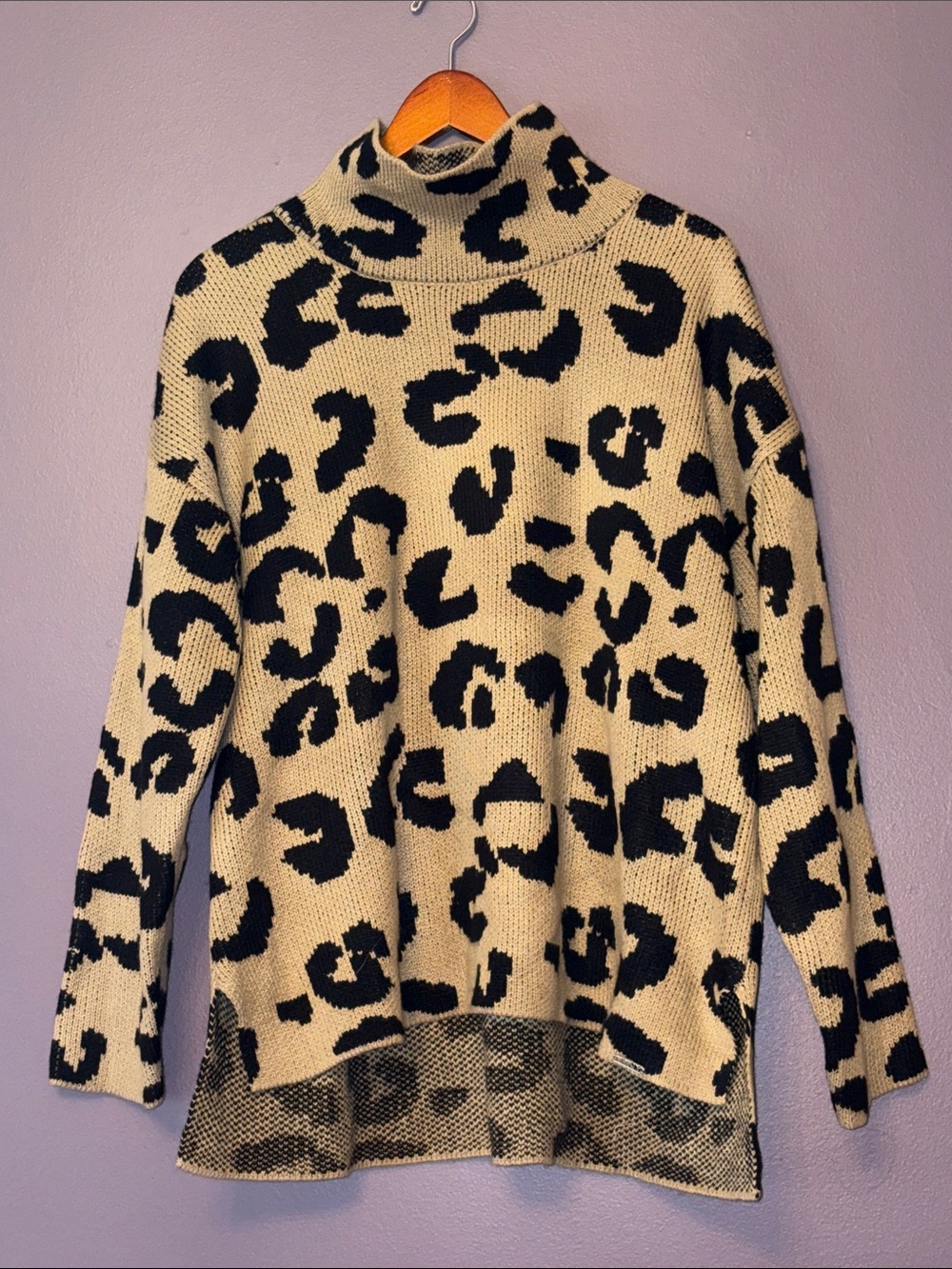 DJNY Leopard Cheetah Print Black and Tan Sweater Large